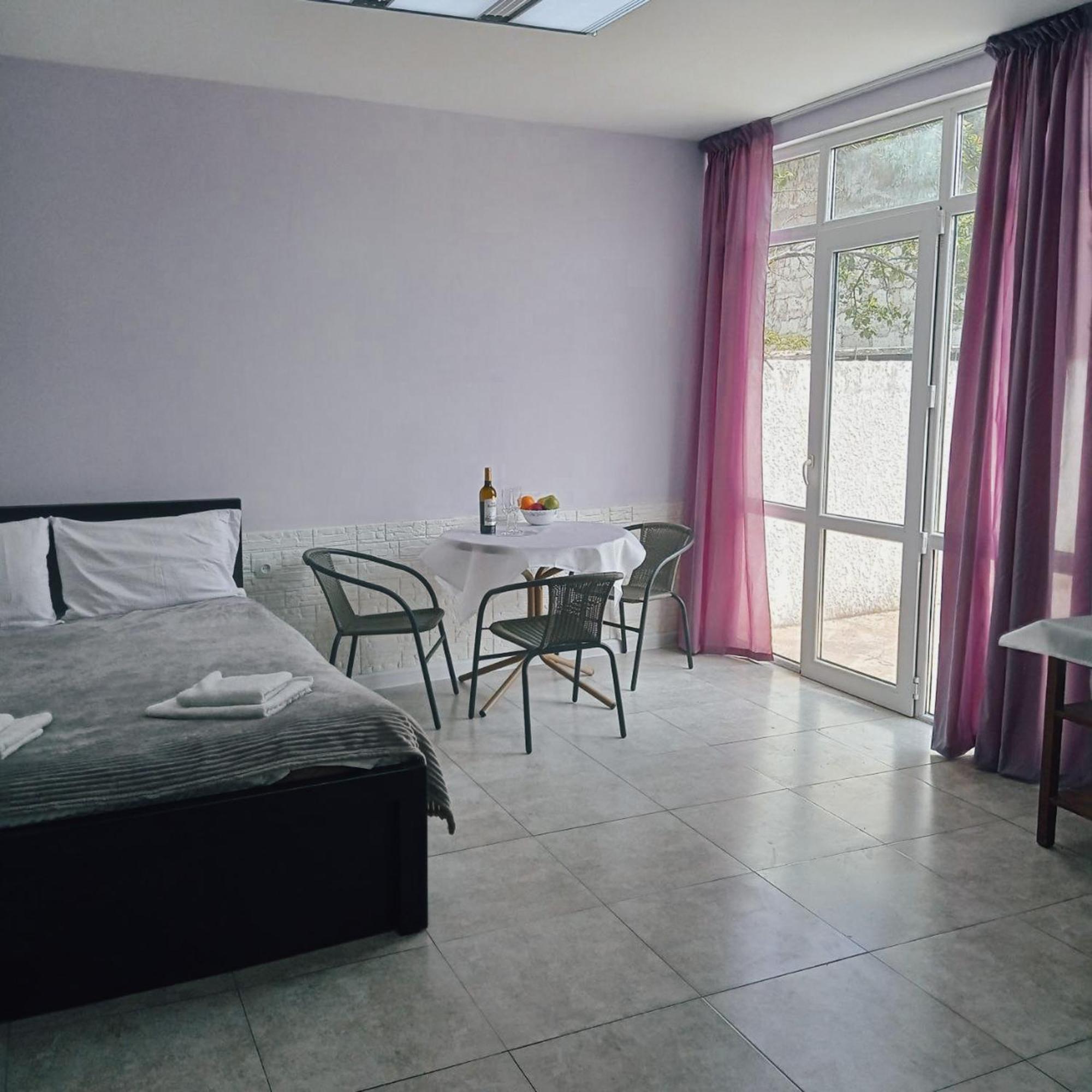 Pine Garden Apartment Tbilisi